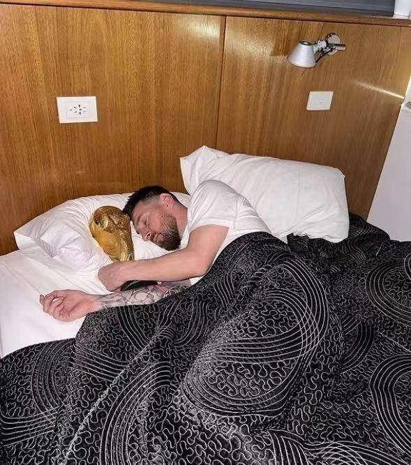 1671579082803049267.jpg 43db54889e314b53991449753e9918d.jpg